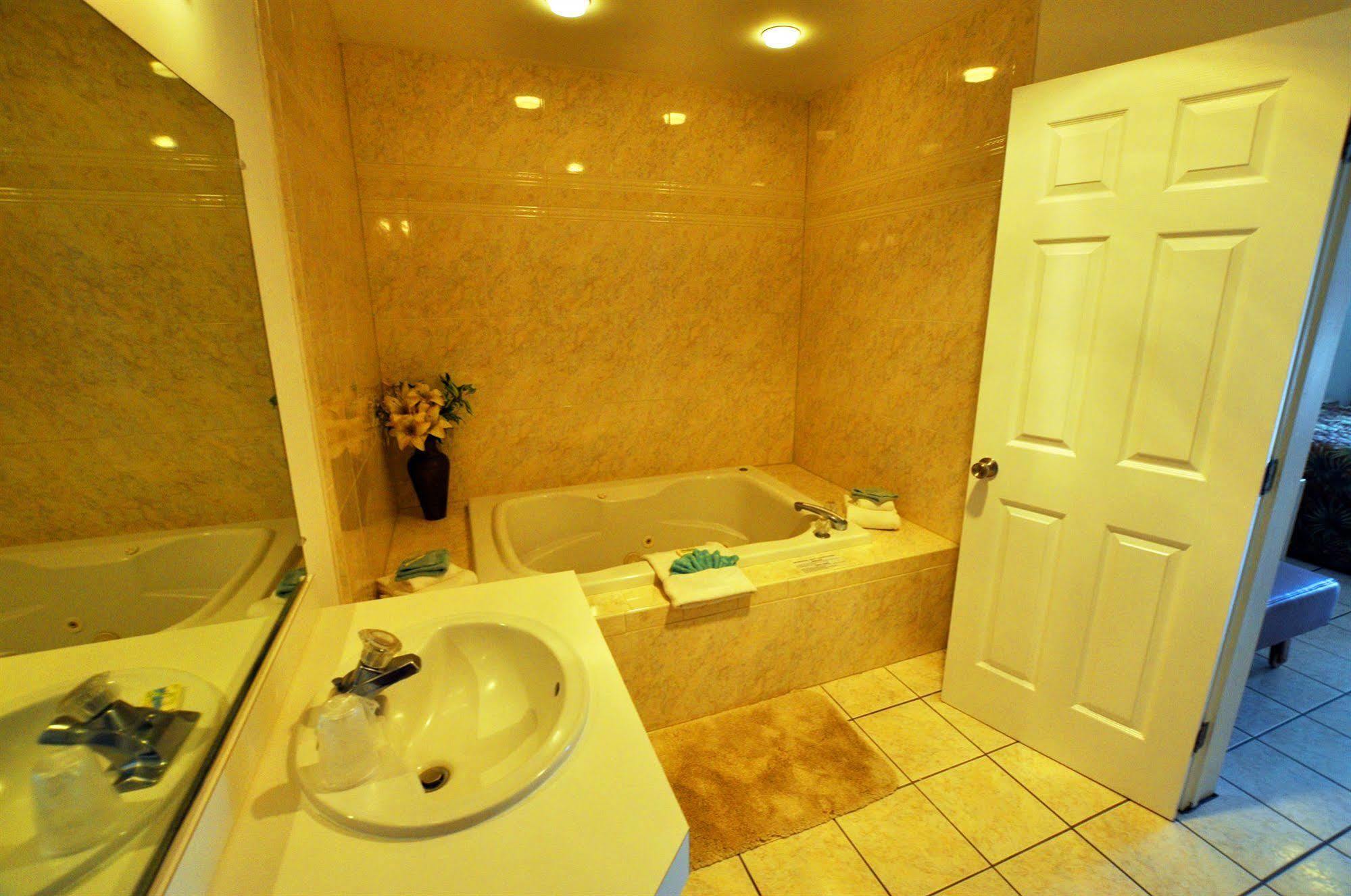 Riviera Resort & Suites Wildwood Eksteriør billede
